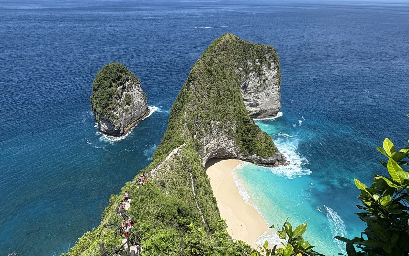 La plage de Kelingking, Nusa Penida
