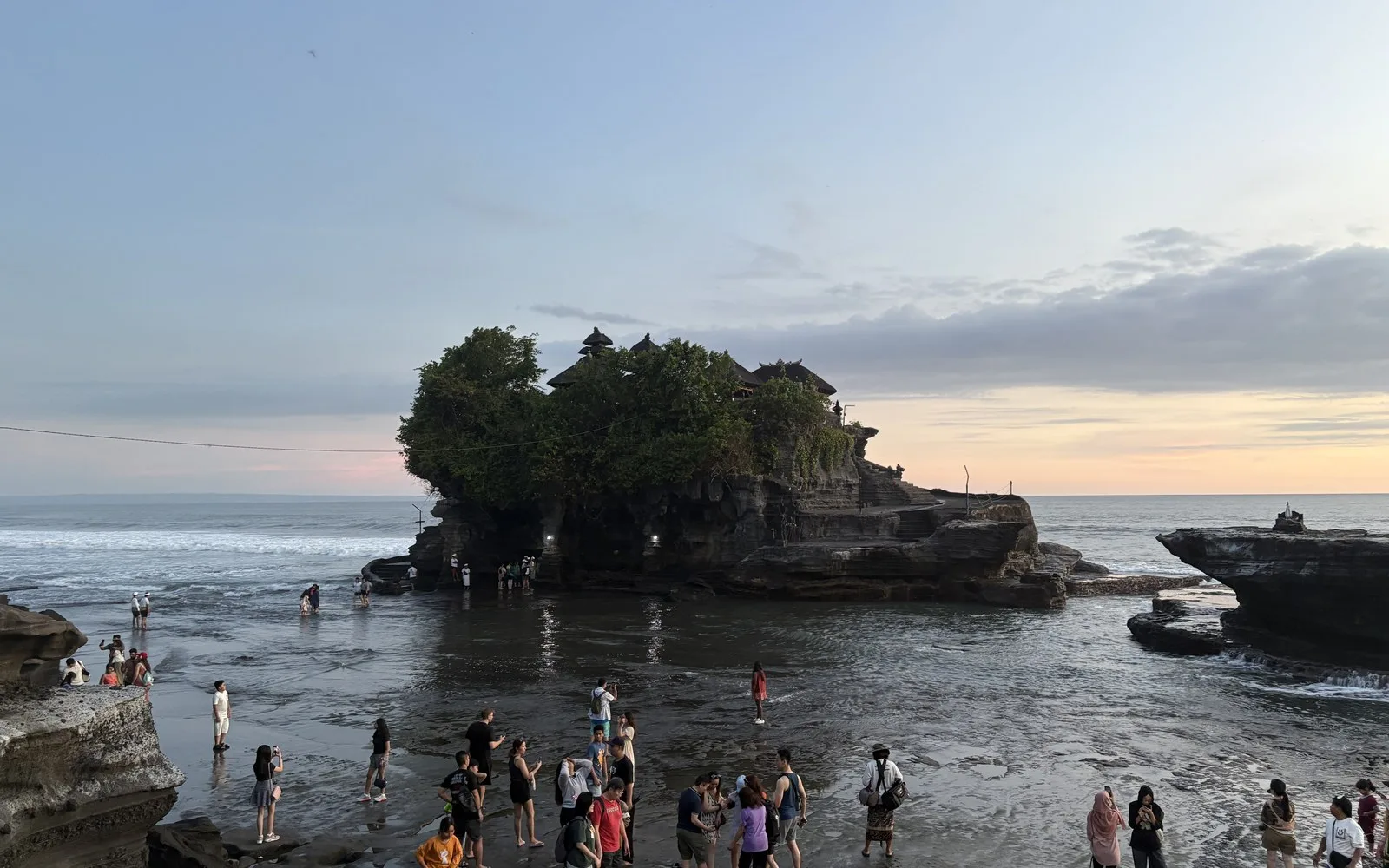 Le temple de Tanah Lot au couchant